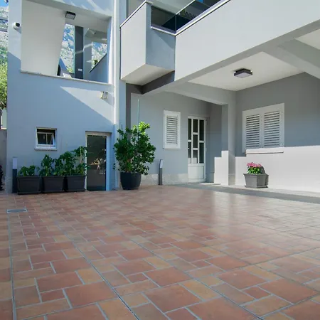 Hudovernik Baška Voda