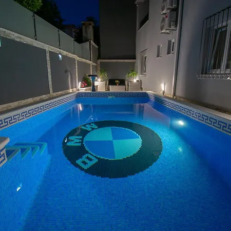 Hudovernik * Baška Voda