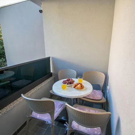 Hudovernik * Baška Voda