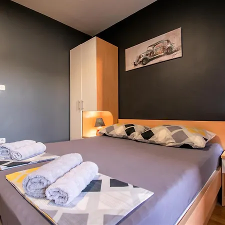 Hudovernik * Baška Voda